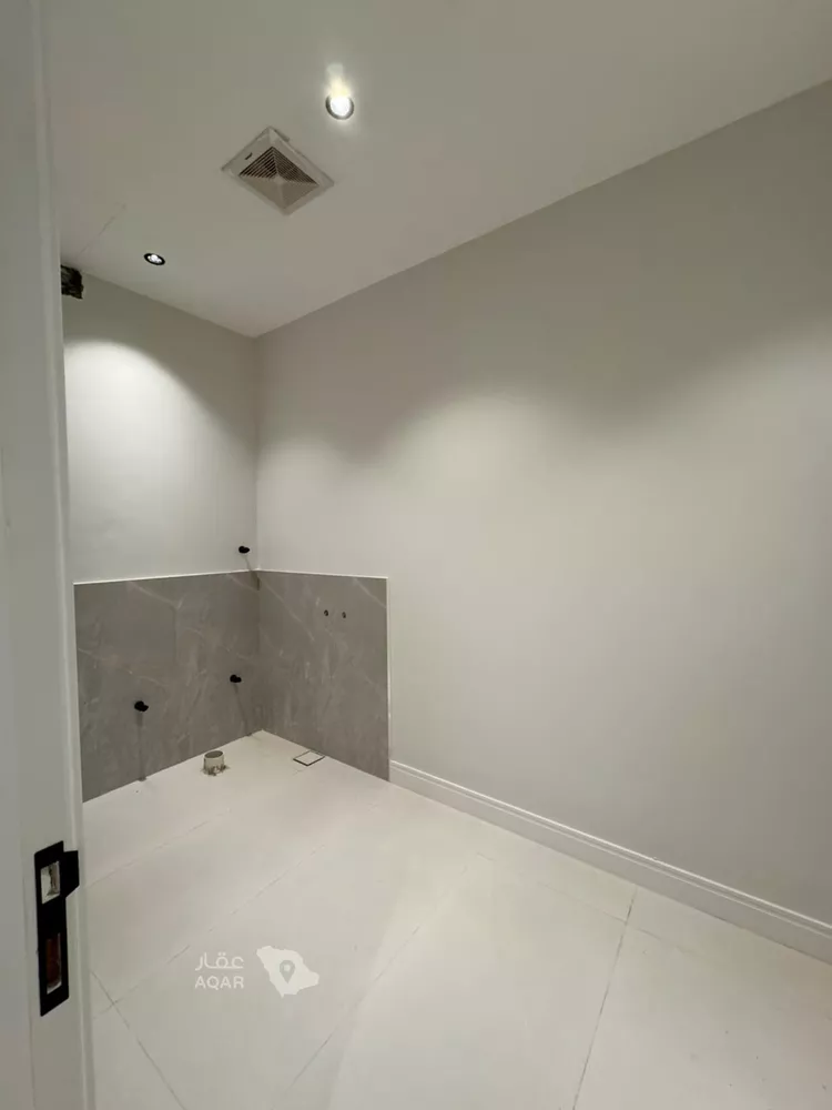 Floor for Sale in Riyadh Al Arid 3