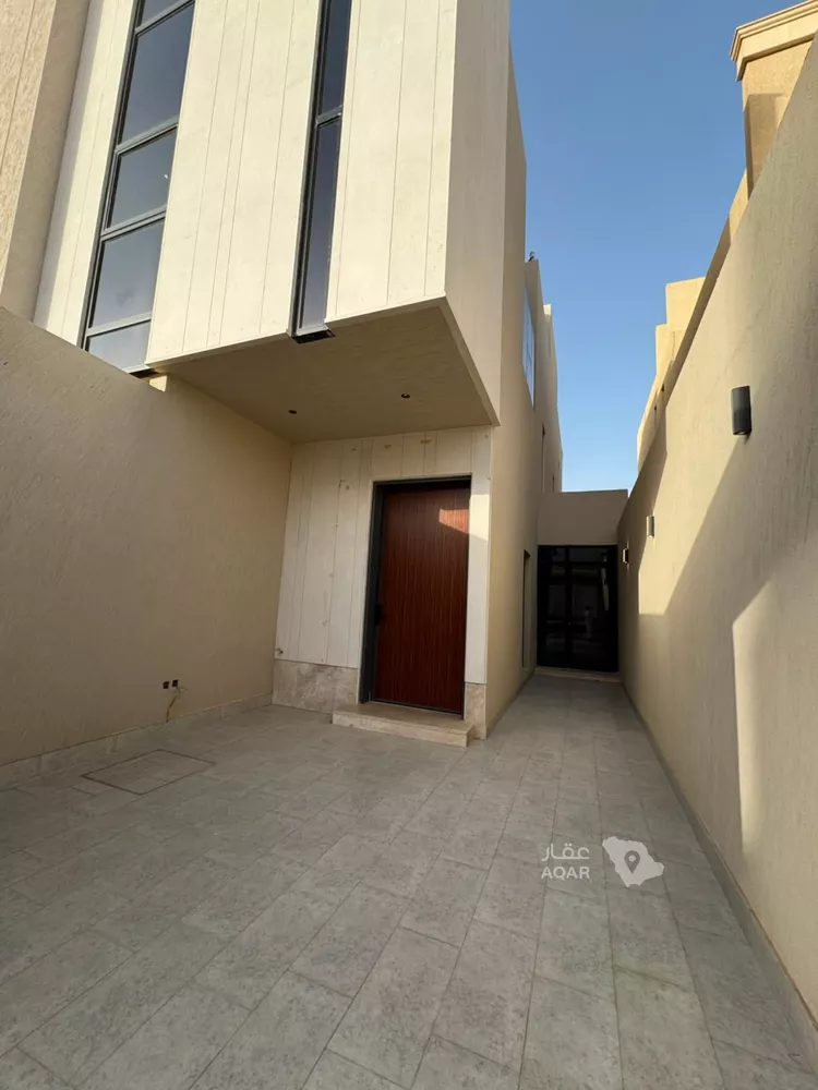Floor for Sale in Riyadh Al Arid 7
