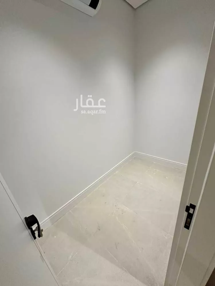 Floor for Rent in Riyadh Al Olaya 7
