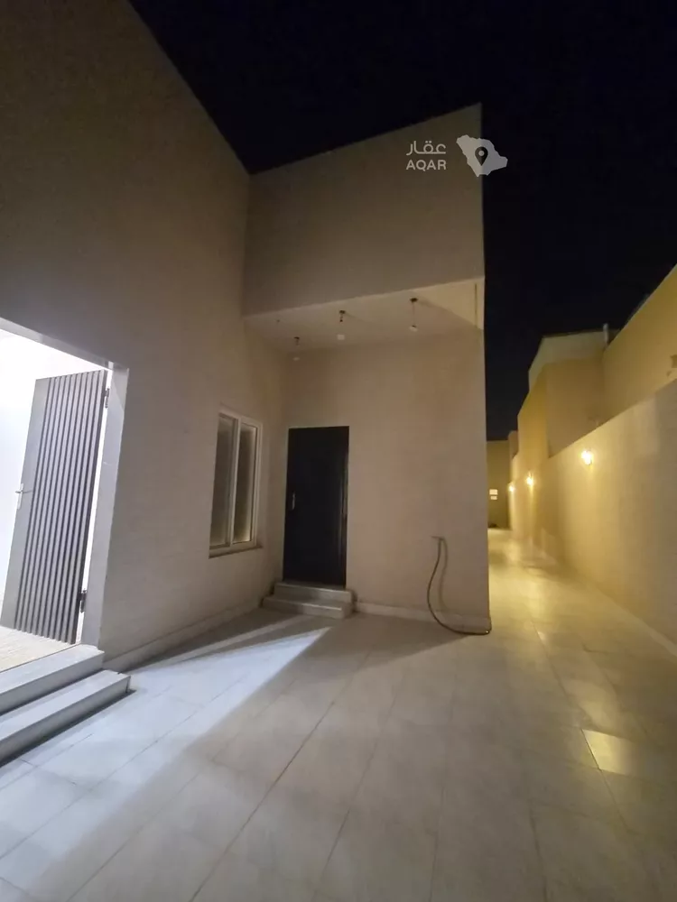 Floor for Rent in Riyadh Al Mahdiyah 3