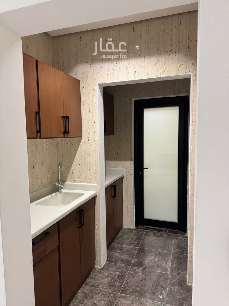مكتب تجاري للإيجار في شارع الامير مقرن ابن عبدالعزيز, حي مدينة العمال, مدينة الخبر, المنطقة الشرقية صورة 2