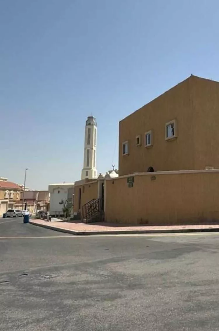 فيلا للبيع في شارع الابرار, حي الجامعة, مدينة الظهران, المنطقة الشرقية 1 صورة