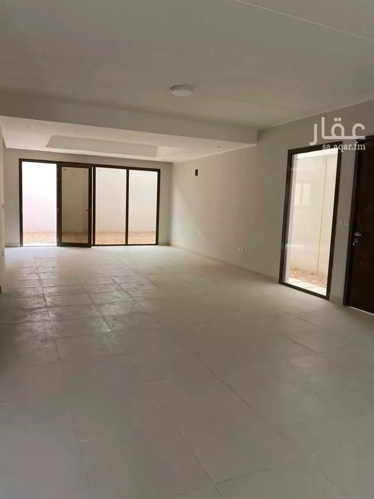 فيلا للبيع في شارع ثابت , حي مطار الملك خالد الدولي, مدينة الرياض, منطقة الرياض صورة 2