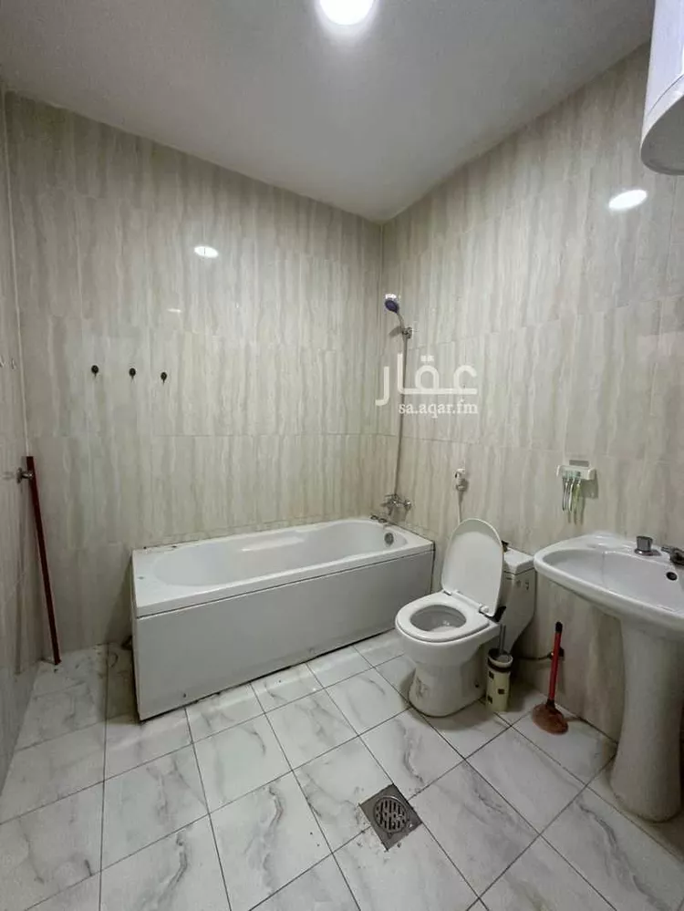 عمارة للإيجار في شارع عطية بن حصن, حي المزروعية, مدينة الدمام, المنطقة الشرقية صورة 2
