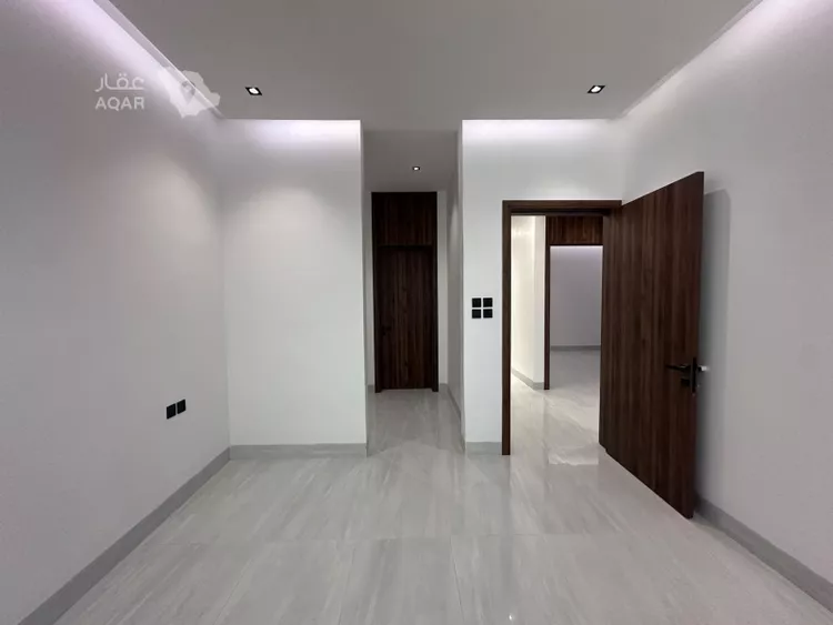 Floor for Sale in Riyadh Al Janadriyah 6