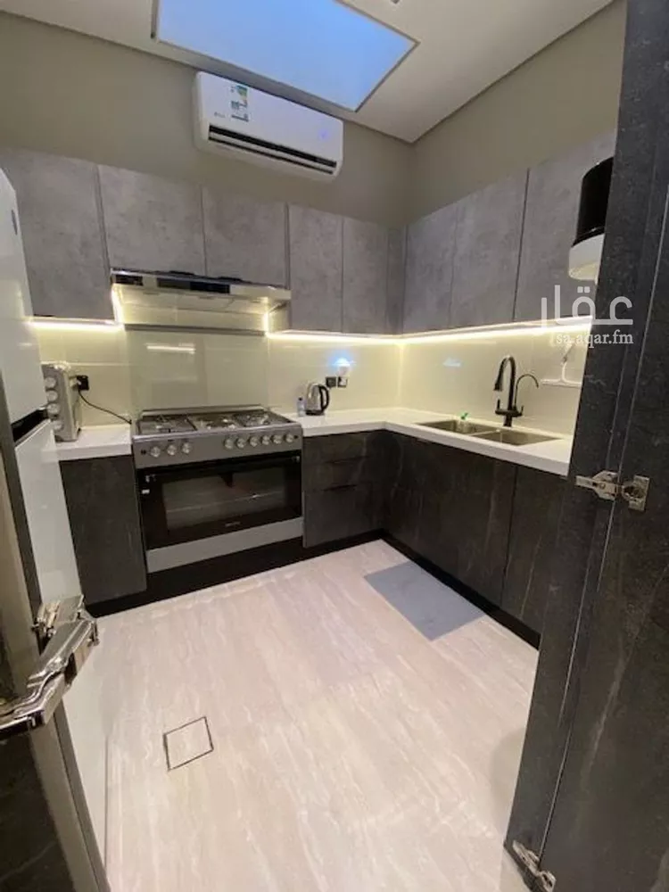 Floor for Sale in Riyadh Al Arid 9