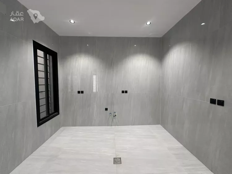 Floor for Sale in Riyadh Al Janadriyah 7