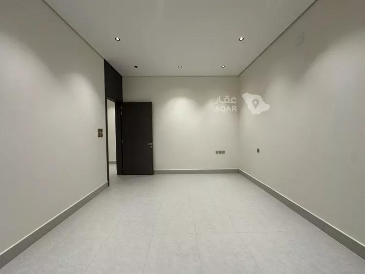 Floor for Sale in Riyadh Al Janadriyah 12