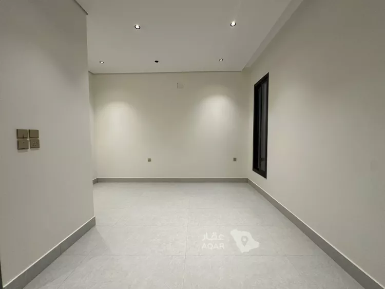 Floor for Sale in Riyadh Al Janadriyah 8