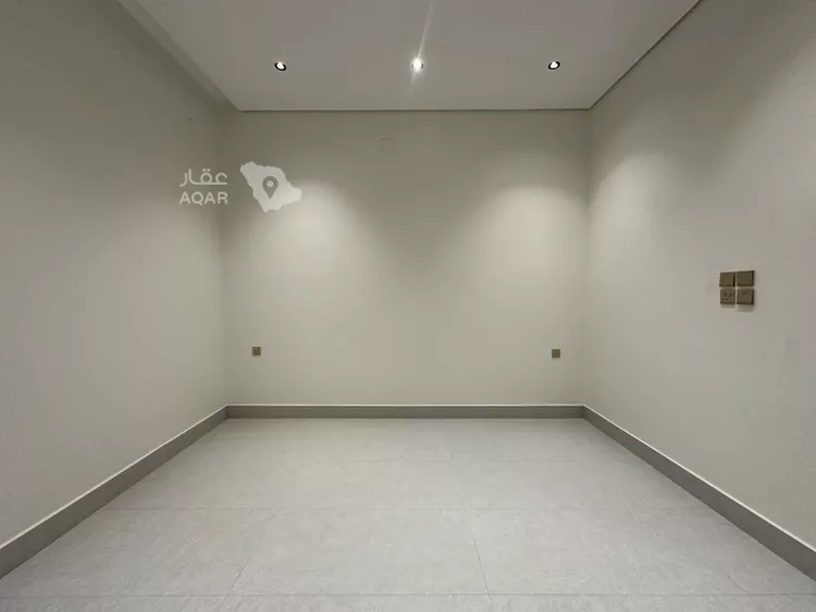 Floor for Sale in Riyadh Al Janadriyah 10