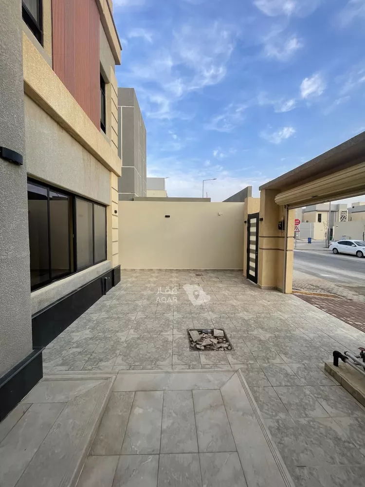 Villa for Rent in Riyadh Al Janadriyah 4