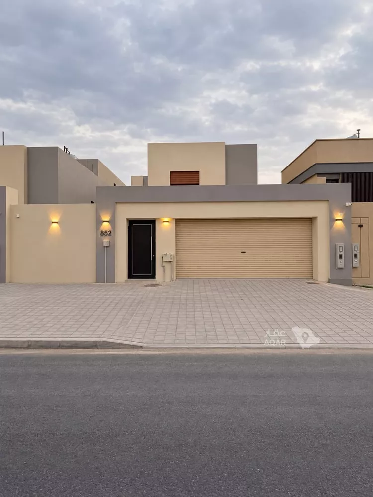 Villa for Rent in Riyadh Al Janadriyah