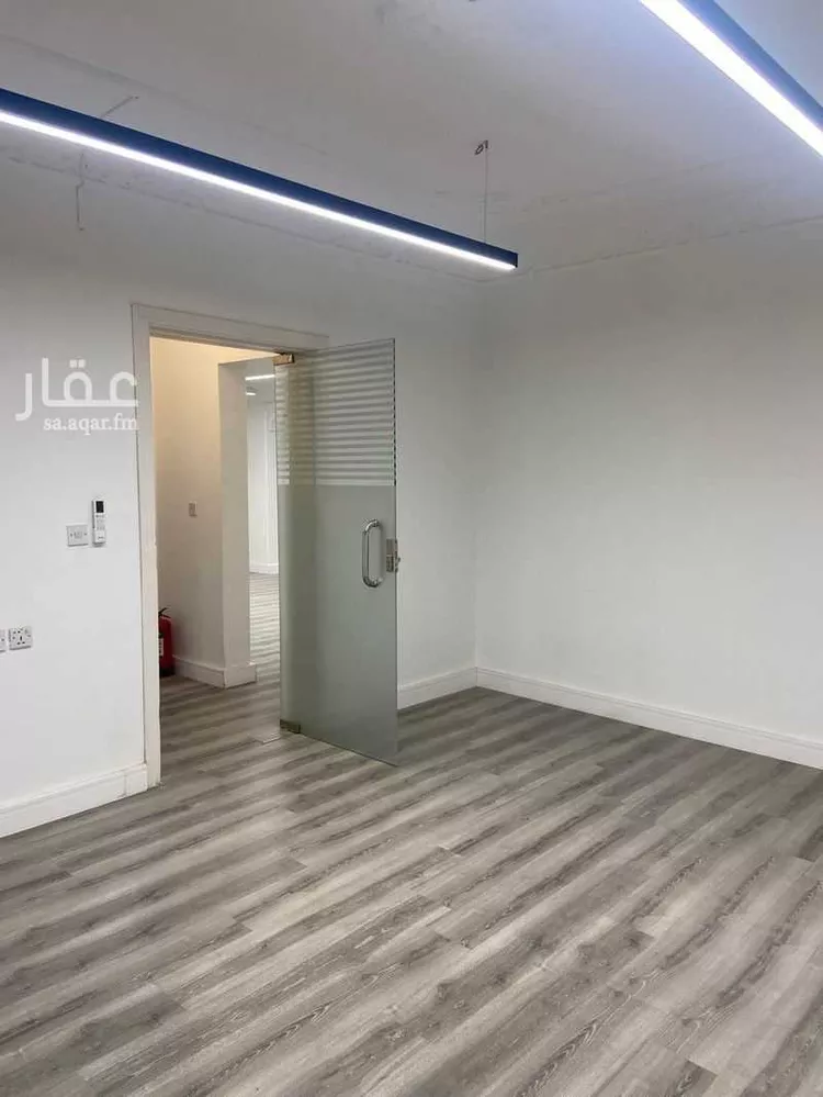 مكتب تجاري للإيجار في شارع الأمير أحمد بن عبدالعزيز ، حي الورود ، الرياض ، منطقة الرياض صورة 4