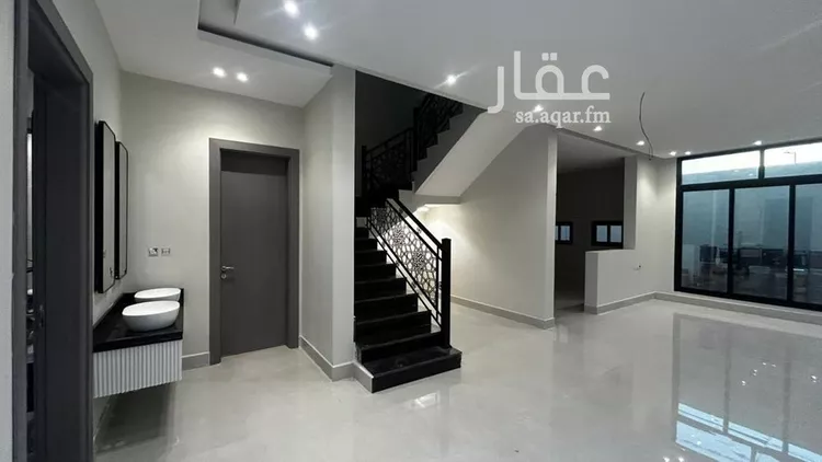 فيلا للبيع في شارع انس الحرثي, حي ضاحية الملك فهد, مدينة الدمام, المنطقة الشرقية