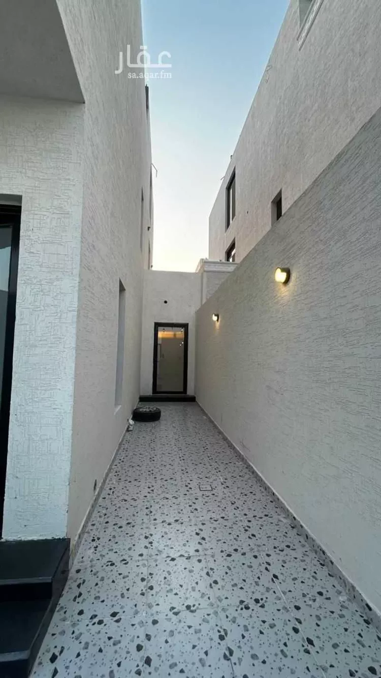 فيلا للبيع في شارع انس الحرثي, حي ضاحية الملك فهد, مدينة الدمام, المنطقة الشرقية صورة 5