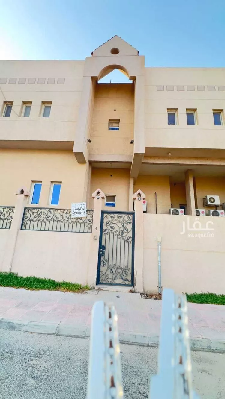 فيلا للإيجار في شارع عبد الله بن العباس, حي الدوحة الجنوبية, مدينة الظهران, المنطقة الشرقية