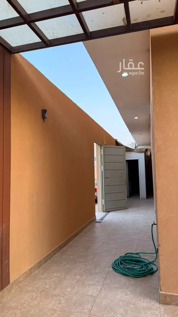 Floor for Rent in Riyadh Al Malqa 7