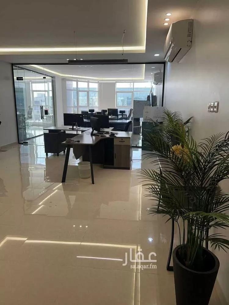 مكتب تجاري للإيجار في شارع الصحابة, حي المونسية, مدينة الرياض, منطقة الرياض 1 صورة