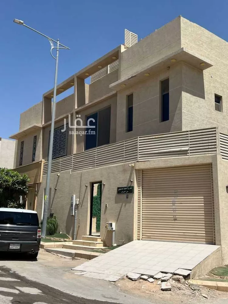 فيلا للبيع في شارع أحمد بن الحجاج, حي القيروان, مدينة الرياض, منطقة الرياض صورة 2