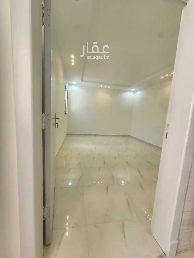 فيلا للبيع في شارع سعيد الماجد, حي عكاظ, مدينة الرياض, منطقة الرياض 13