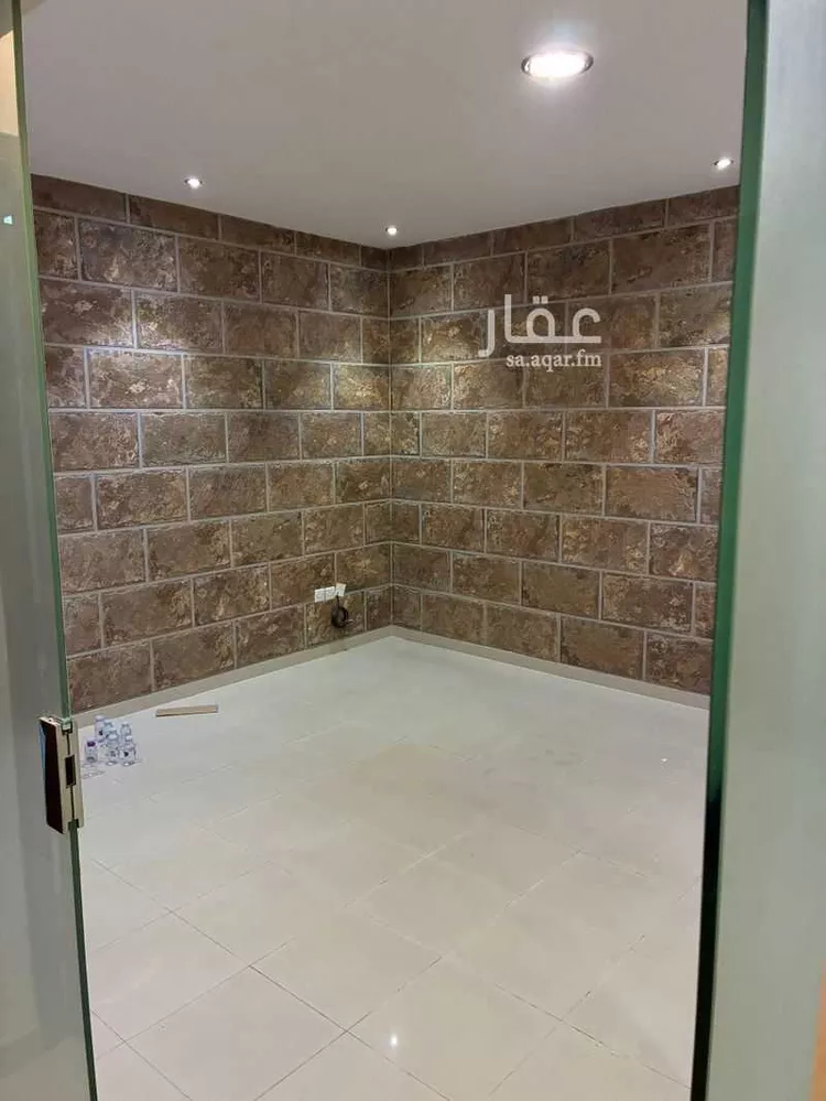 مكتب تجاري للإيجار في شارع ابي بكر الصديق الفرعي, حي المرسلات, مدينة الرياض, منطقة الرياض صورة 2