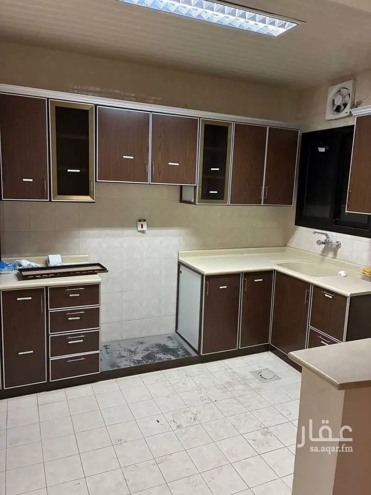 مكتب تجاري للإيجار في شارع ابي بكر الصديق الفرعي, حي المرسلات, مدينة الرياض, منطقة الرياض صورة 3