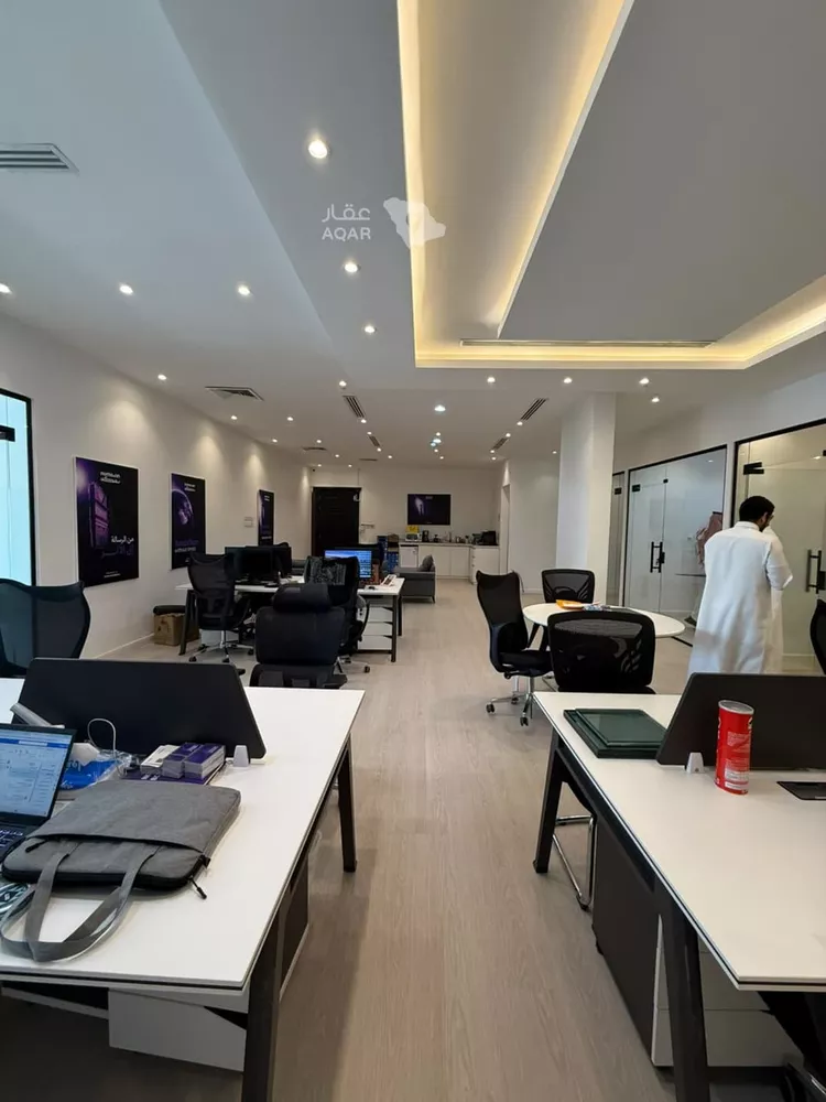 مكتب تجاري للإيجار في شارع الملك عبدالعزيز ابن عبدالرحمن سعود, حي الياسمين, مدينة الرياض, منطقة الرياض 4