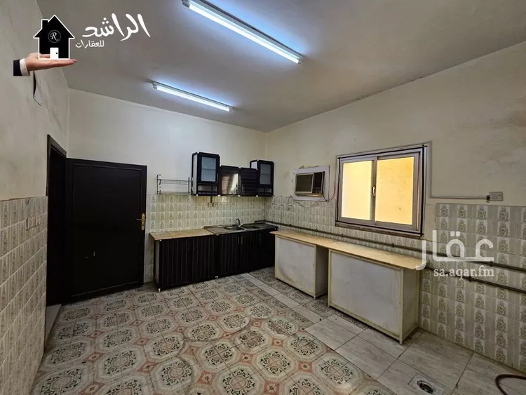 فيلا للبيع في شارع عبد الكريم السماكي, حي وسط المدينة, مدينة عنيزة, منطقة القصيم صورة 2