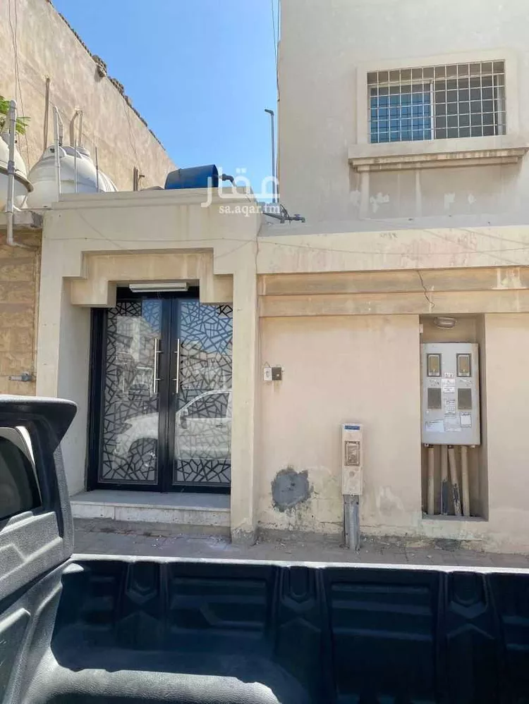 فيلا للبيع في شارع ابو فراس الحمداني, حي الحمراء, مدينة الدمام, المنطقة الشرقية صورة 2