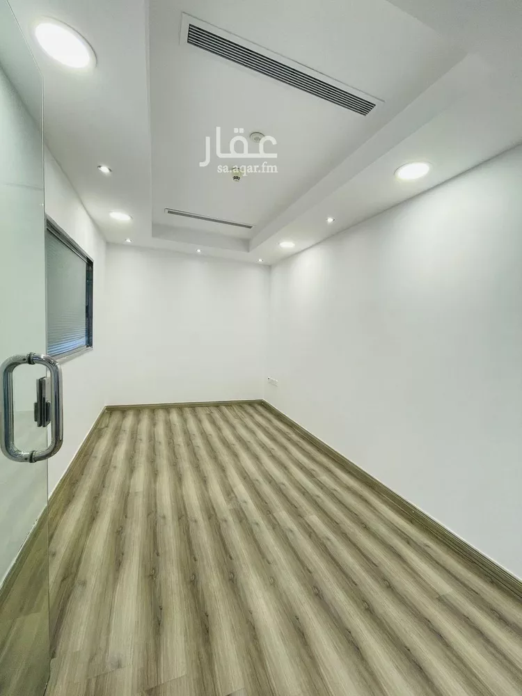 مكتب تجاري للإيجار في شارع الملك عبدالعزيز, حي الشاطئ, مدينة جدة, منطقة مكة المكرمة صورة 3