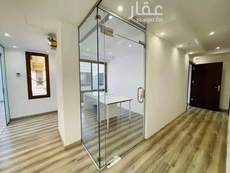 مكتب تجاري للإيجار في شارع الملك عبدالعزيز, حي الشاطئ, مدينة جدة, منطقة مكة المكرمة