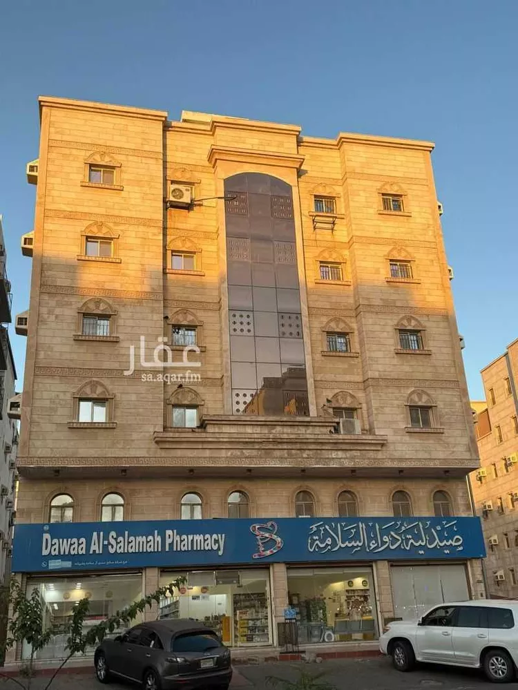 عمارة للإيجار في شارع حمزة البركاني, حي المروة, مدينة جدة, منطقة مكة المكرمة 1 صورة