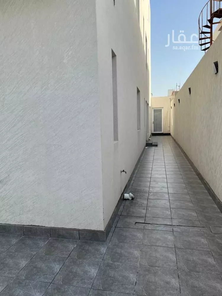 فيلا للبيع في شارع ابو فراس الحمداني, حي الحمراء, مدينة الدمام, المنطقة الشرقية صورة 2