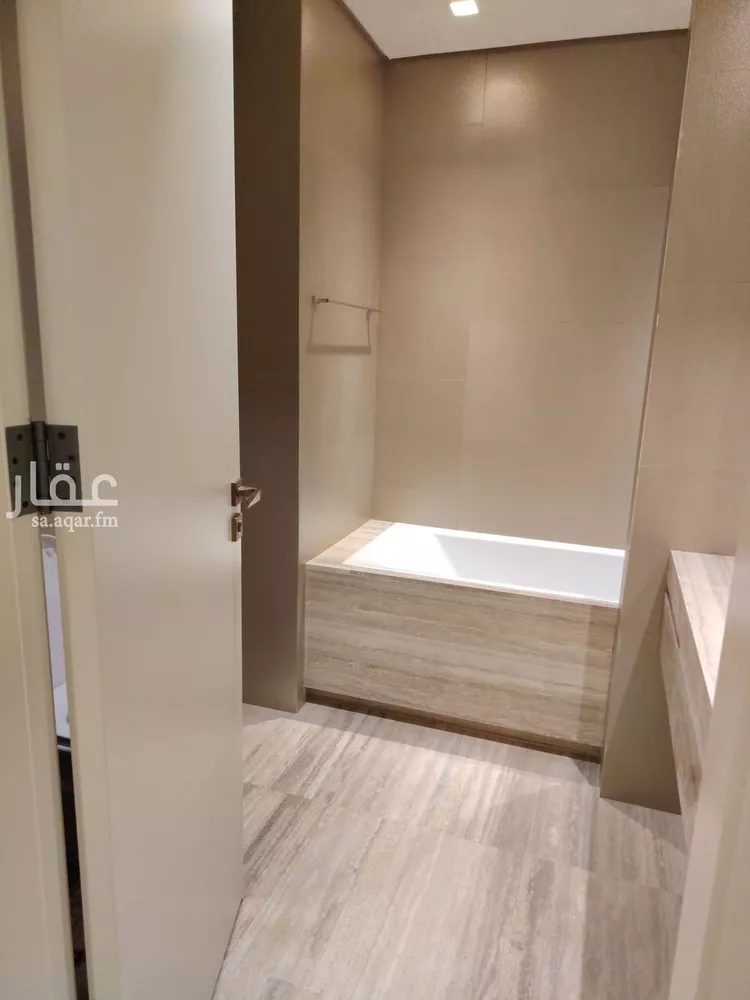 شقة للبيع في شارع الملك فهد الفرعي, حي العليا, مدينة الرياض, منطقة الرياض 15