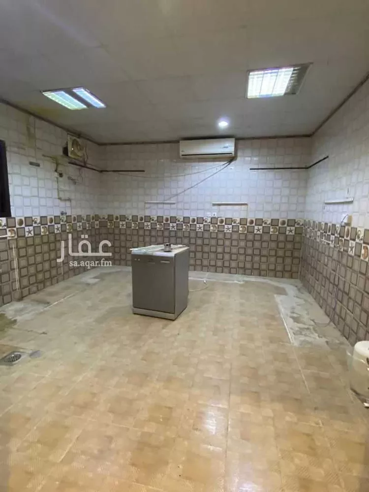 فيلا للبيع في شارع الدفاع, حي إشبيلية, مدينة الرياض, منطقة الرياض صورة 2