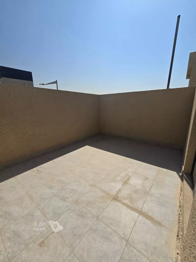 Floor for Sale in Riyadh As Safaa 8