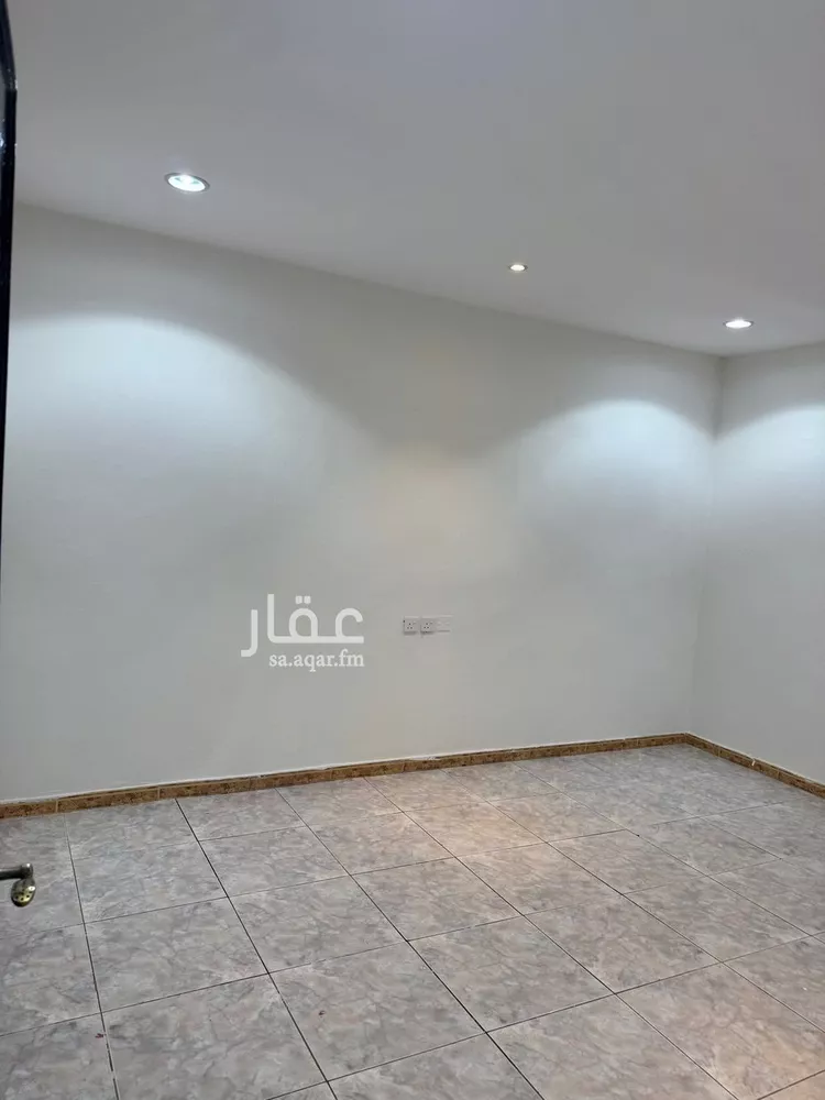 فيلا للإيجار في شارع ابن هبيرة, حي الزهراء, مدينة الرياض, منطقة الرياض صورة 4
