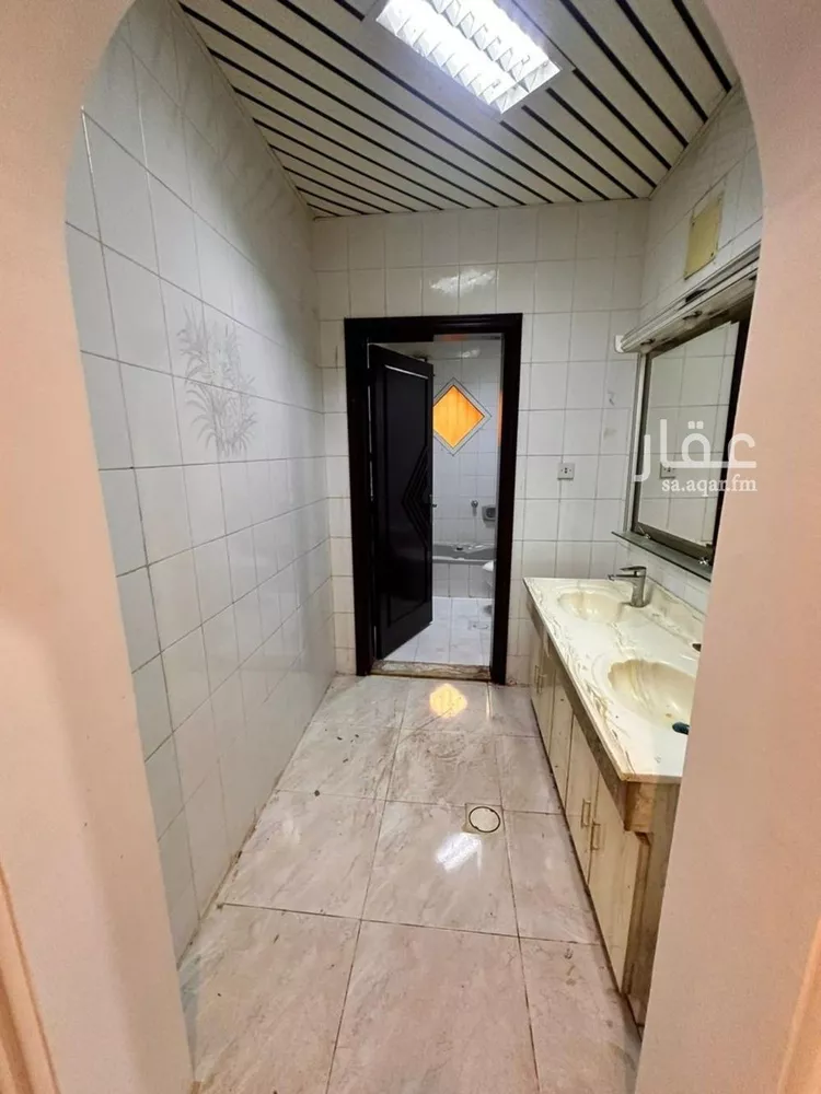 فيلا للبيع في شارع سلمان بن مالك, حي مطار الملك خالد الدولي, مدينة الرياض, منطقة الرياض صورة 4