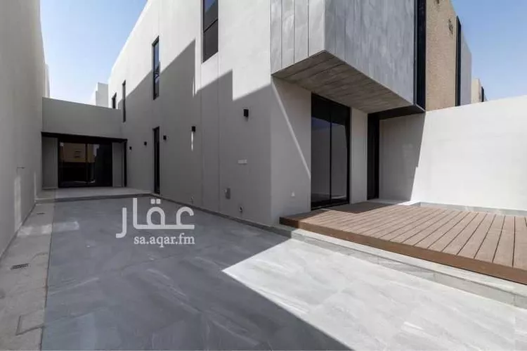 فيلا للبيع في شارع الأمير سعد بن سعود بن فيصل, حي المعذر الشمالي, مدينة الرياض, منطقة الرياض صورة 2