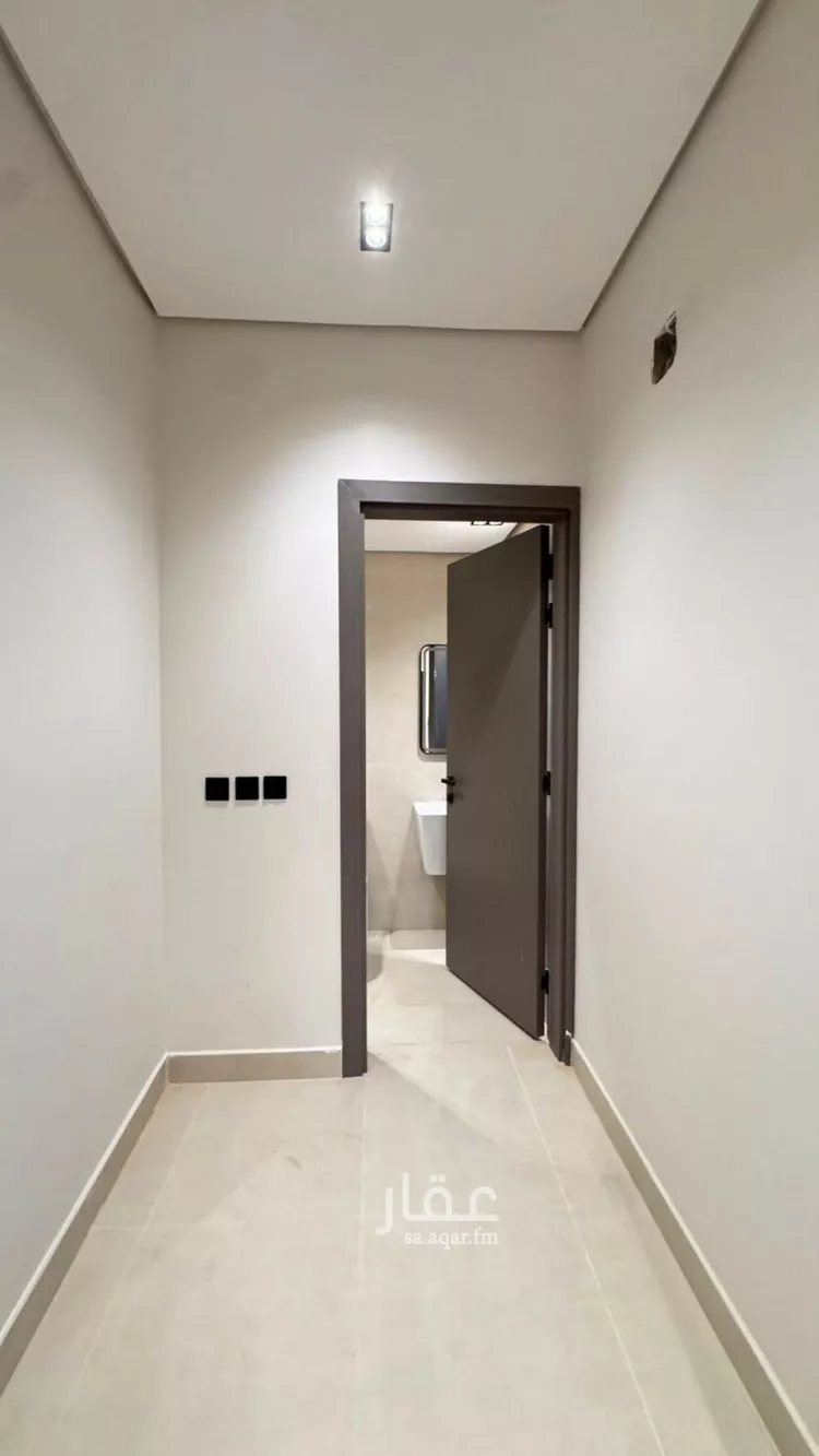 Floor for Sale in Riyadh Al Maizilah 22