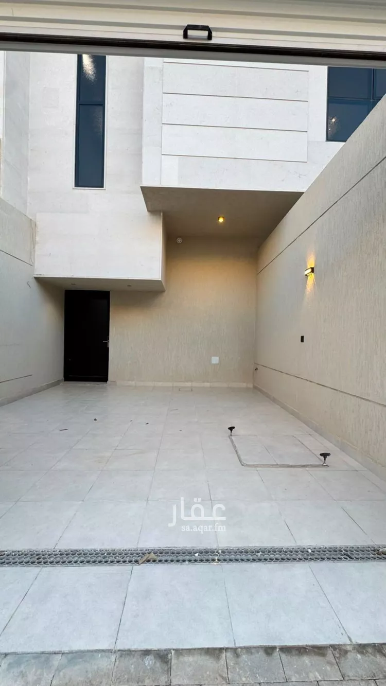 Floor for Sale in Riyadh Al Maizilah