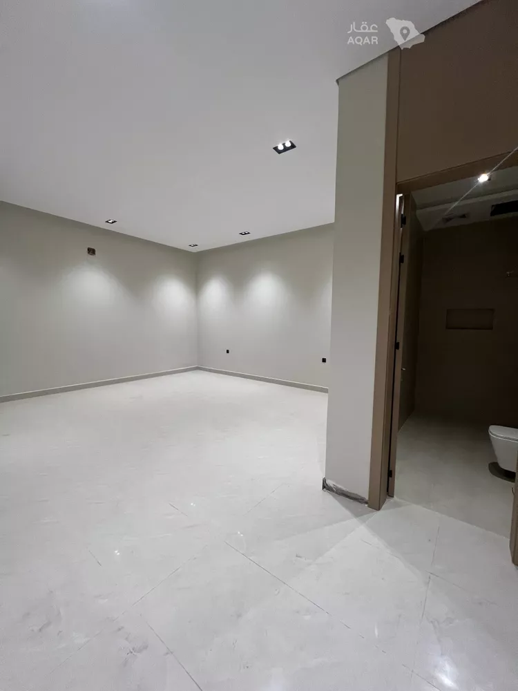 Floor for Sale in Riyadh Al Khaleej 10