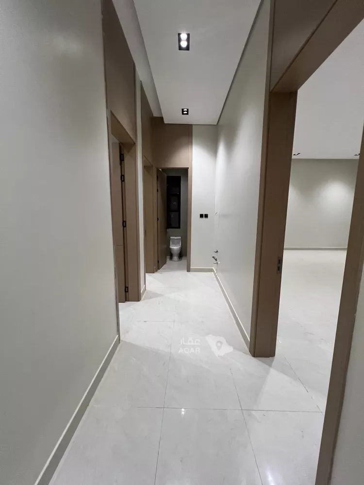 Floor for Sale in Riyadh Al Khaleej 9