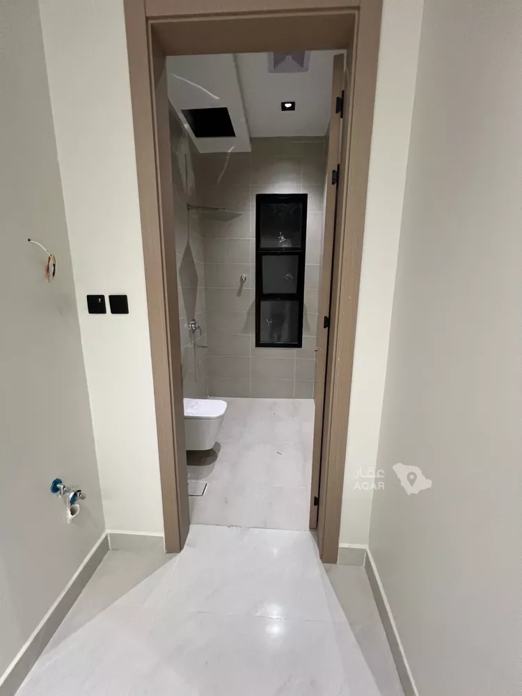 Floor for Sale in Riyadh Al Khaleej 7