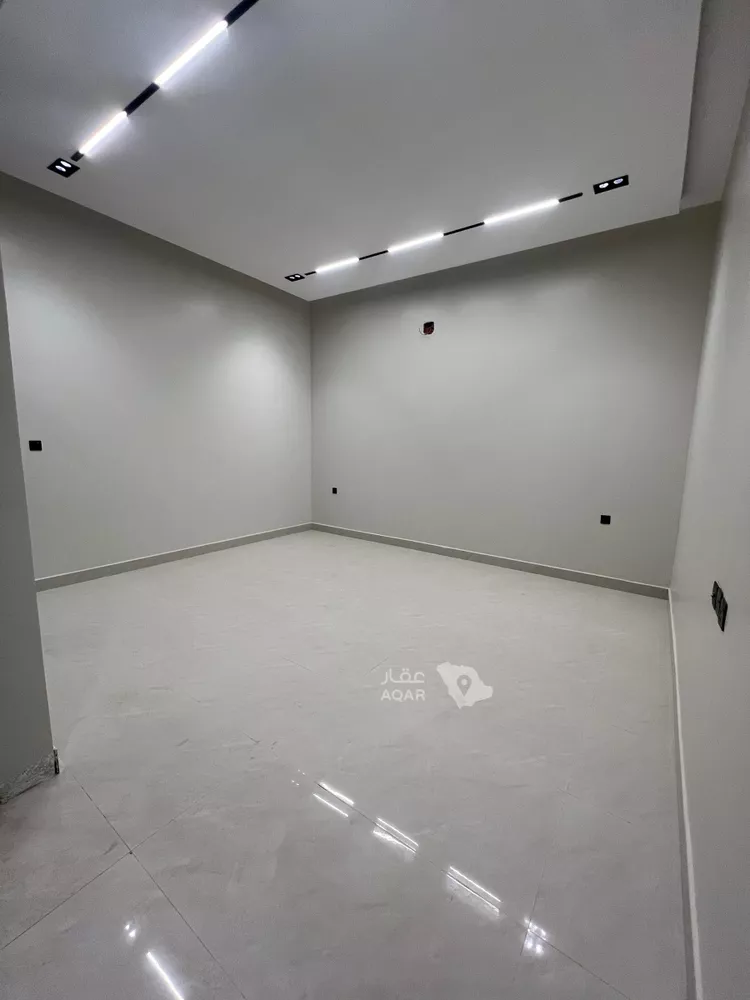 Floor for Sale in Riyadh Al Khaleej 8