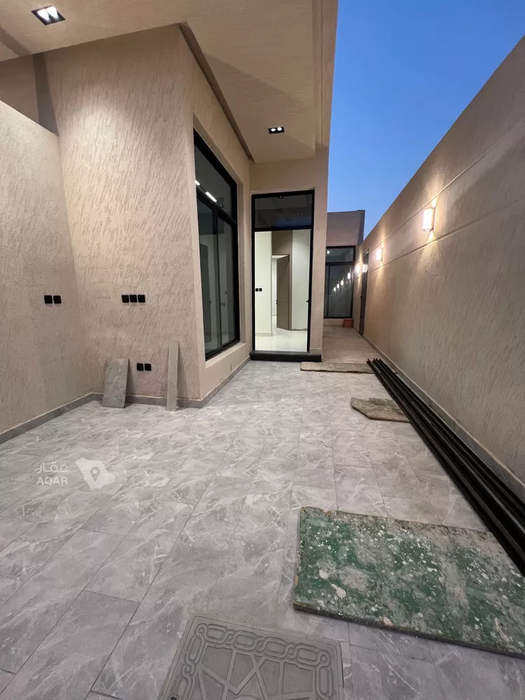 Floor for Sale in Riyadh Al Khaleej 6