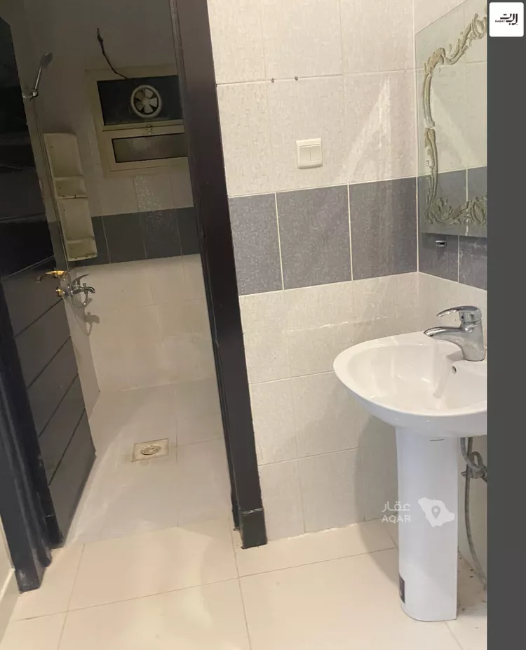 Floor for Rent in Riyadh Al Qirawan 4