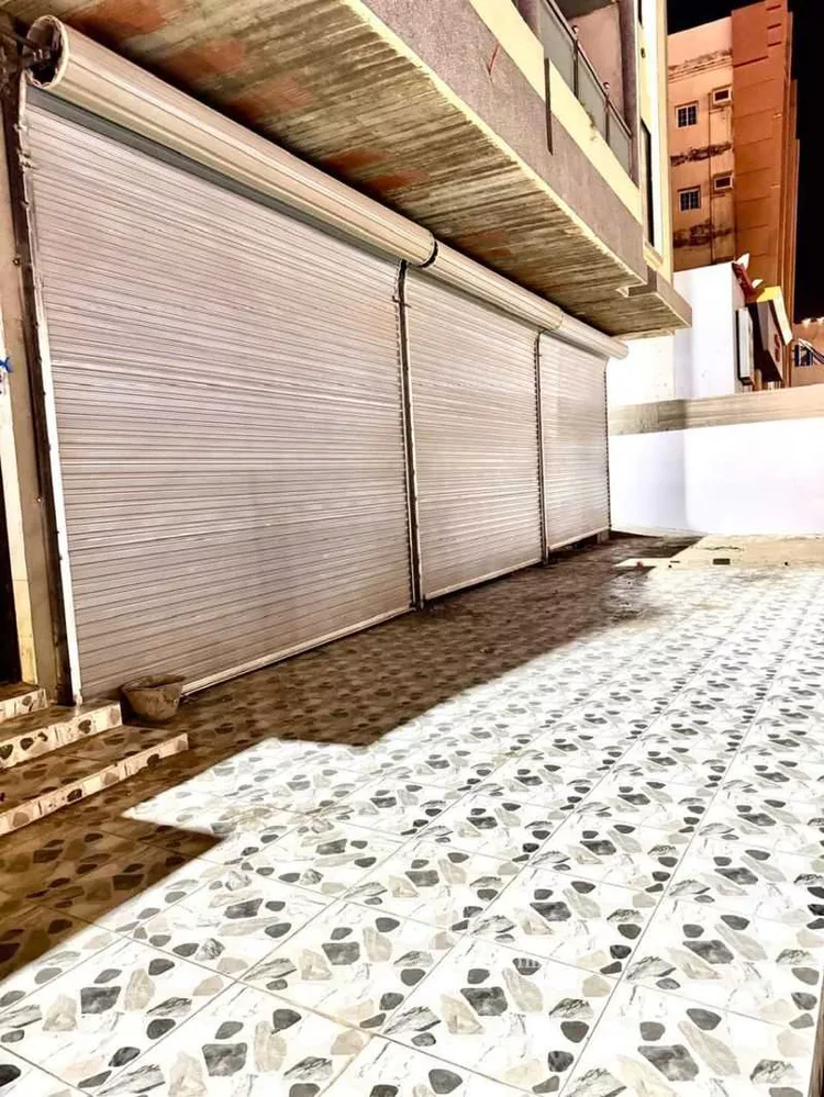 محل للإيجار في شارع فهد بن عبدالعزيز ، حي الغربية ، القنفذة ، القنفذة