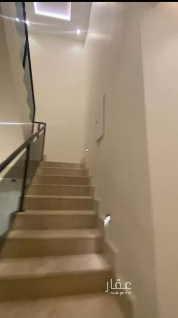 فيلا للبيع في شارع أحمد بن محمد البغدادي, حي عكاظ, مدينة الرياض, منطقة الرياض صورة 2