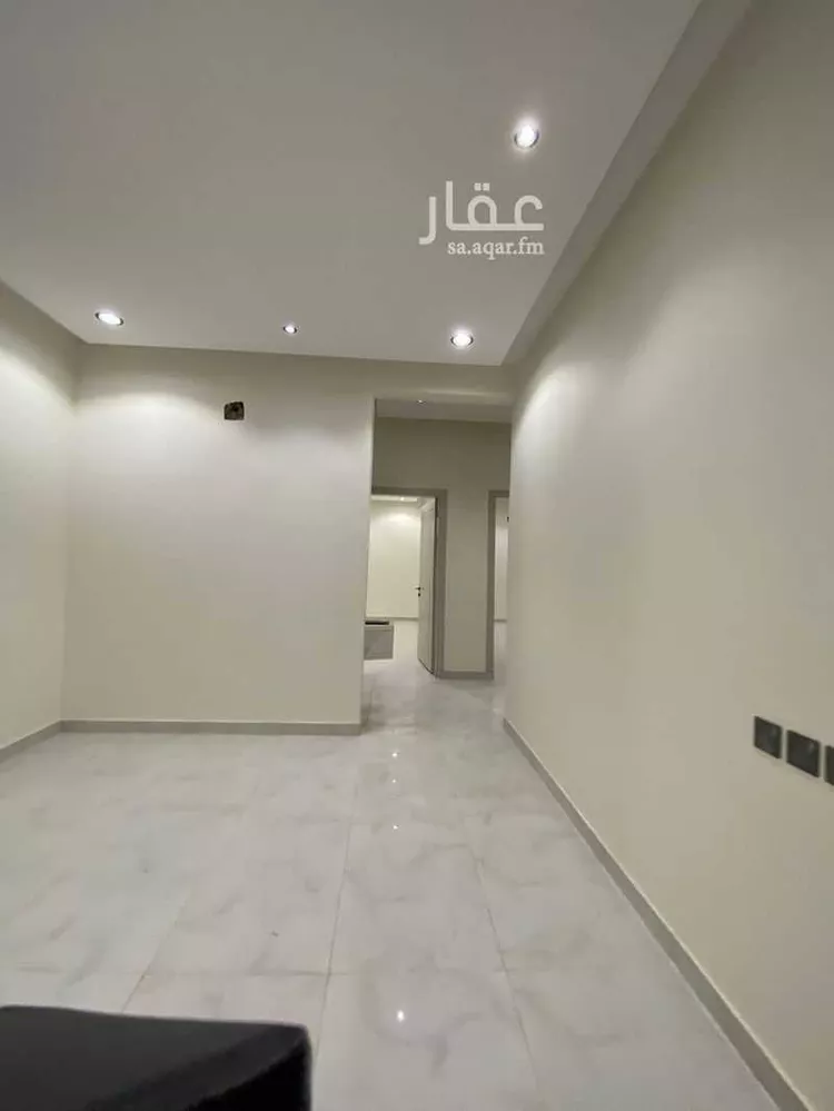 فيلا للبيع في شارع أحمد بن محمد البغدادي, حي عكاظ, مدينة الرياض, منطقة الرياض صورة 3